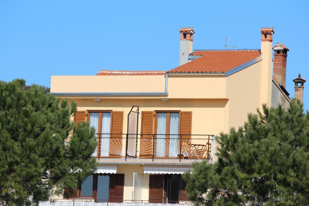 Stella Mare Apartments Ровин Екстериор снимка